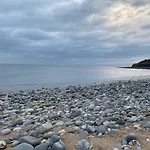 Romantic Woodland Cabin Near Lyme Regis And River Cottage