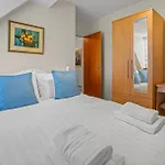 Charming 3-Bed House Sleeps 6 In Rural Setting