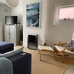 Lovely Spacious Bright Apartment Close To Falmouth Centre