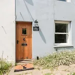 Lea Cottage