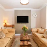 Llandudno 3 Bedroom Holiday Apartment In Town Centre