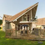 Luxurious 4 Bedroom New England Style Villa - Trewhiddle Villa 25