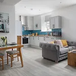New Romantic, Dog Friendly Hideaway, Snowdon Views