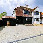 Pass The Keys Cosy Studio Flat Near Hospital