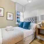 Host & Stay - Queen Square Apartment