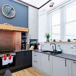 2 The Old Schoolhouse: En-Suite, Hot Tub, Parking, Pets