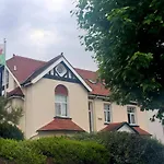 Cleave Court Guest House