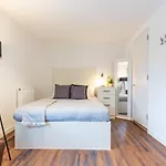 Ensuite Bedrooms With Shared Kitchen At Hollingbury House In Brighton