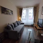 2 Bedrooms Flat Central Edinburgh, Sleeps 6, In The Shadow Of Holyrood Park And Arthur'S Seat With Free Parking, Two Bed Rooms