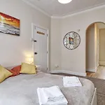 Lovely 1-Bedroom Condo Near The Sea Front