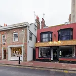 Modern Studio Next To Brighton Beach I Smart Tv I King Size Bed