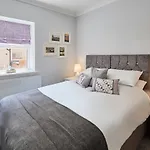 Host & Stay - Brooklands Timeless