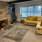 Spacious 1 Bed Bungalow Located On A Gower Sheep Farm