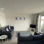 Ar Lan Y Mor - Stunning 2 Bed Coastal Apartment