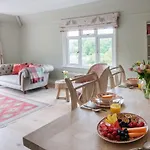 2 St Elmo Lodge
