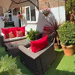 Self Contained Garden Flat Newly Refurbished