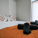 Stay With Alexandra - Free Parking - Free Wifi Superb Location
