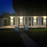 Lovely Studio Cabin. Hot Tub Ex £40 Per Night