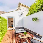 Sleeps 4 The Lovely Lymington Lock Off