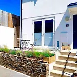Modern Chic Summer Holiday Retreat.