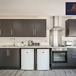 Swan House Apartment 7 - 2 Bed Apartment - Sleeps 5 - Free Parking - Liverpool - Close To City Centre - By All Elite Stays