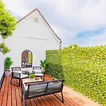 Sleeps 4 The Lovely Lymington Lock Off
