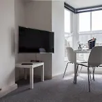 Stunning 2 Bed Apartment With Sea Views, Penzance
