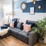 Blackpool Abode - Beach Suite Apartment