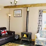 Charming 2-Bed Apartment On Exmoor