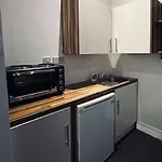 5 Star Luxury Studio Apartment, Big Smart Tv, Wifi, Liverpool City Centre, Easy Access Lock Box Entry!