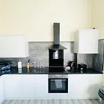 Large Flat In Edinburgh F2