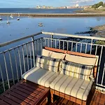 Corinthian Quay Apartment