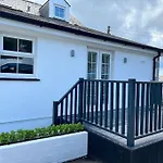 Stunning New Fully Renovated Flat In Marazion