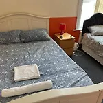 Malvern Lodge Guest House- Close To Beach, Train Station & Southend Airport