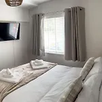 Sunny Side Tropical Hideaway