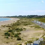 Lovely Caravan With Decking At North Denes Park In Suffolk, Ref 40050Nd