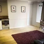 The Nash Suite - One Minute Walk To Beach