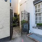 The Coach House - Unique Split Level Property