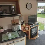 24 Headwards Caravan Retreat, Hemsby