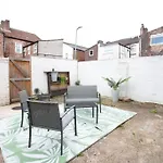 Liverpool Getaway - Modern Private Room