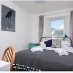 Beautiful And Bright !! Town/Harbour Apartment #2