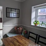 Lark Lane Flat Homestay