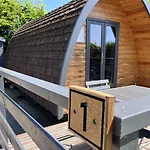 Megapod 1 At Lee Wick Farm Cottages & Glamping