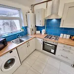 Charming Accommodation Steps From Downtown