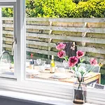 Luxury 4 Bed, 3 Bathroom, Pet Friendly Villa, Sleeps 8, With Hot Tub In Trearddur Bay