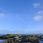 Luxurious Apartment, 180° Beach Views & Parking