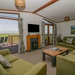 Three Views Lodge