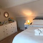 J&S Downtown Sky Attic House