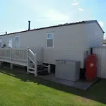 Golden Sands: Richmond Gs:- 6 Berth, Blow Heated, Access To The Beach