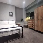 Mansel House - Sleeps 14 - By Tifa Stays
